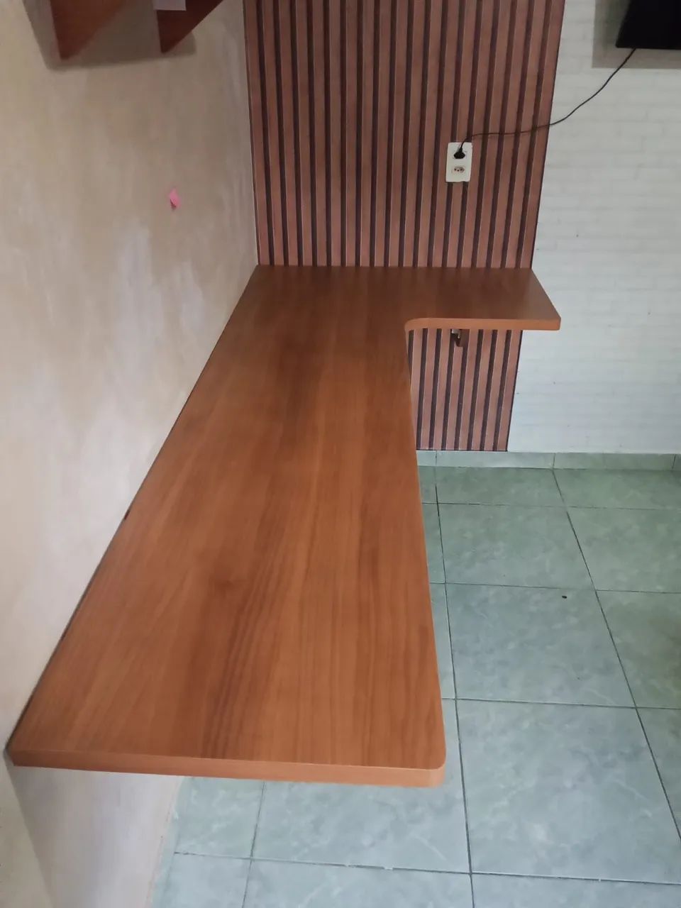 1 Balcão com 2 prateleiras 