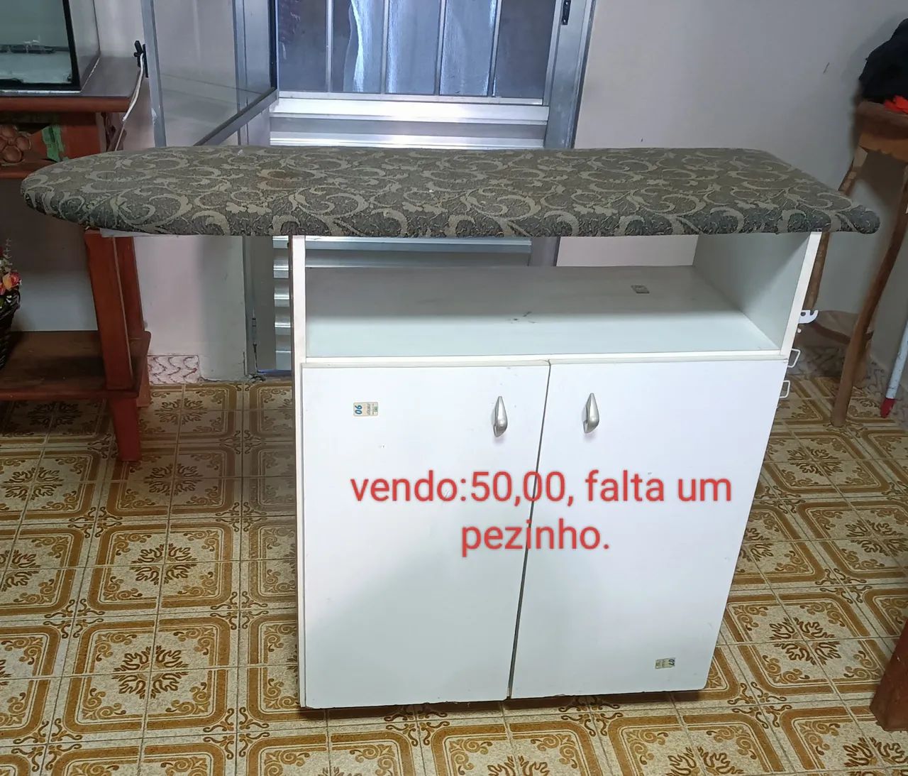 Taboa de passar com armário 