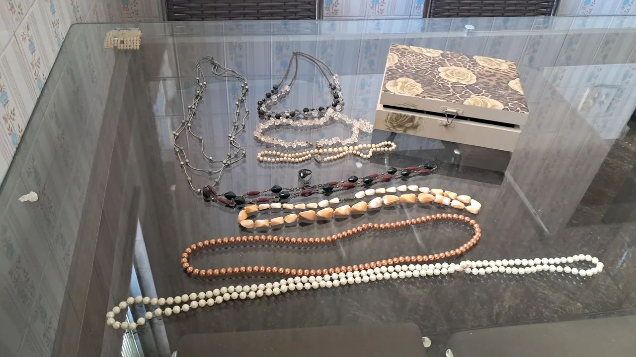 Conjunto de colares com porta  bijuterias - Foto 2