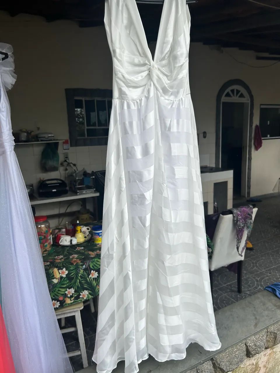 Vestido Longo Off-White Listrado Decote - Foto 3