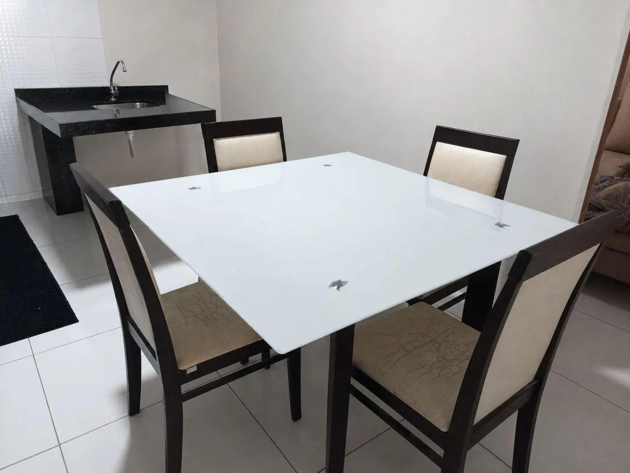 Mesa de Vidro com 4 Cadeiras Seminovas