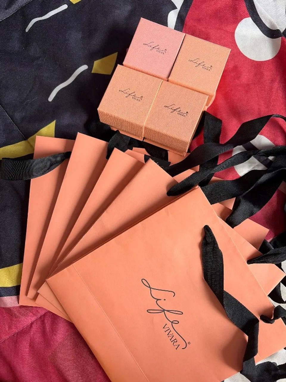 5 sacolas vivara + 4 caixinhas oficiais de anel vivara - Foto 3