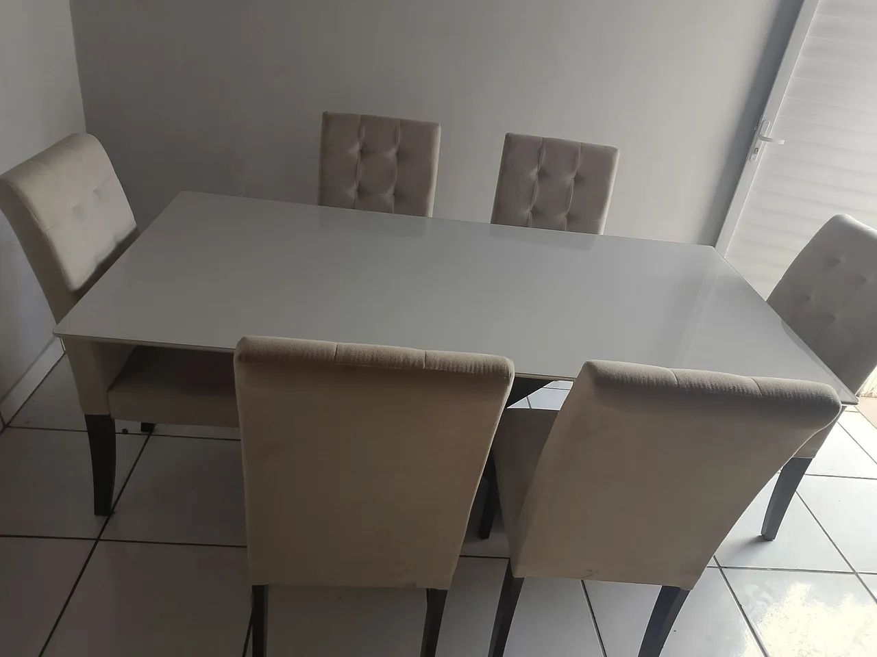 Mesa com tampo de vidro 6 cadeiras