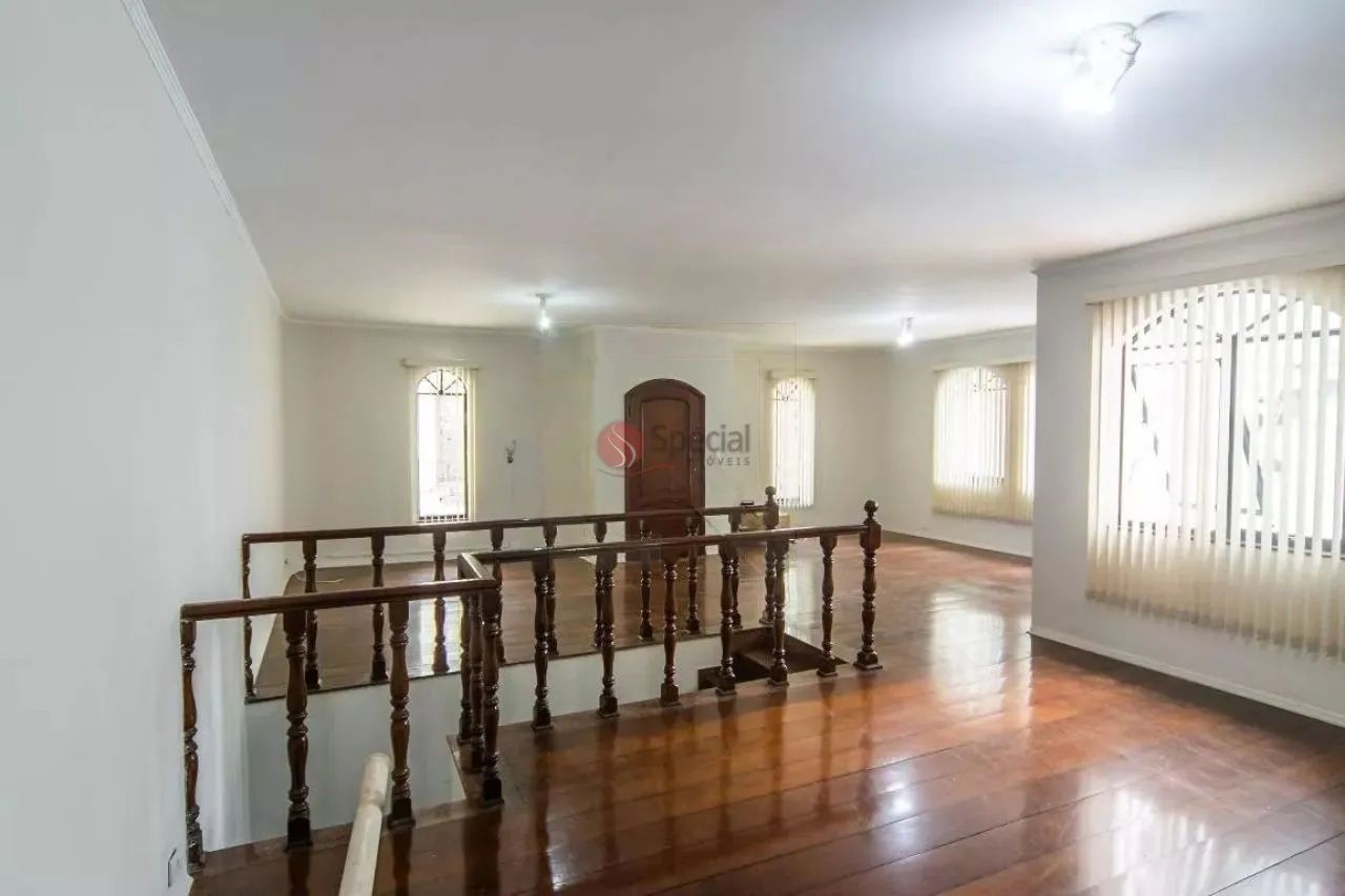 Sobrado no Jardim Têxtil com 3 quartos.