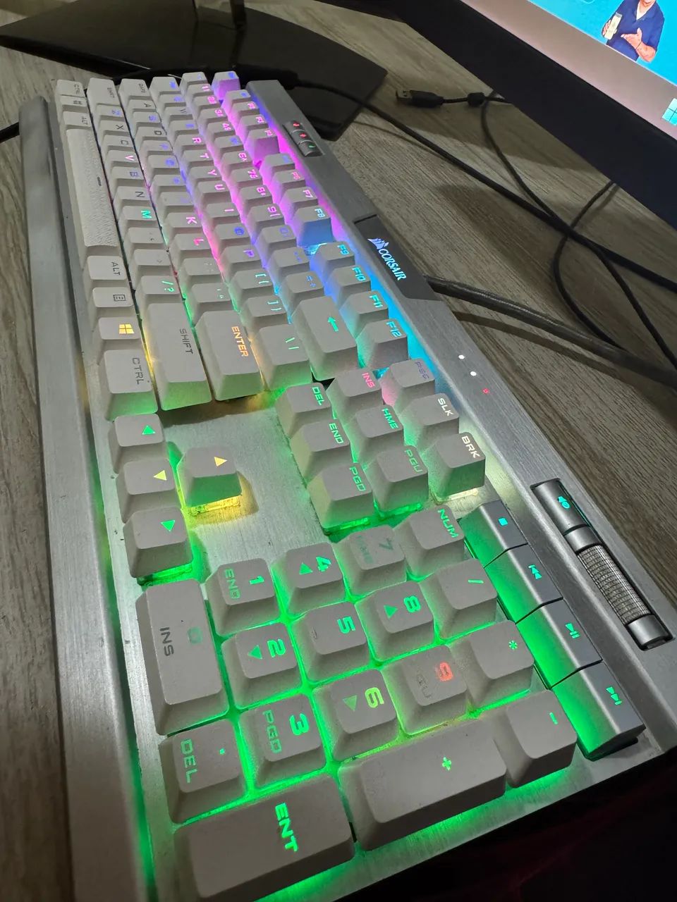 Teclado Corsair K70 MK.2 Rgb Branco/Prata