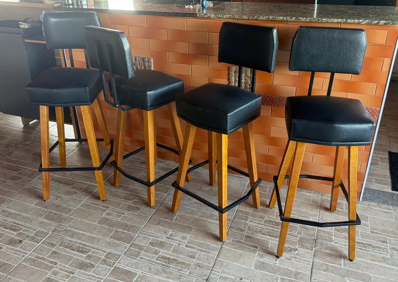 Jogo de 4 banquetas 