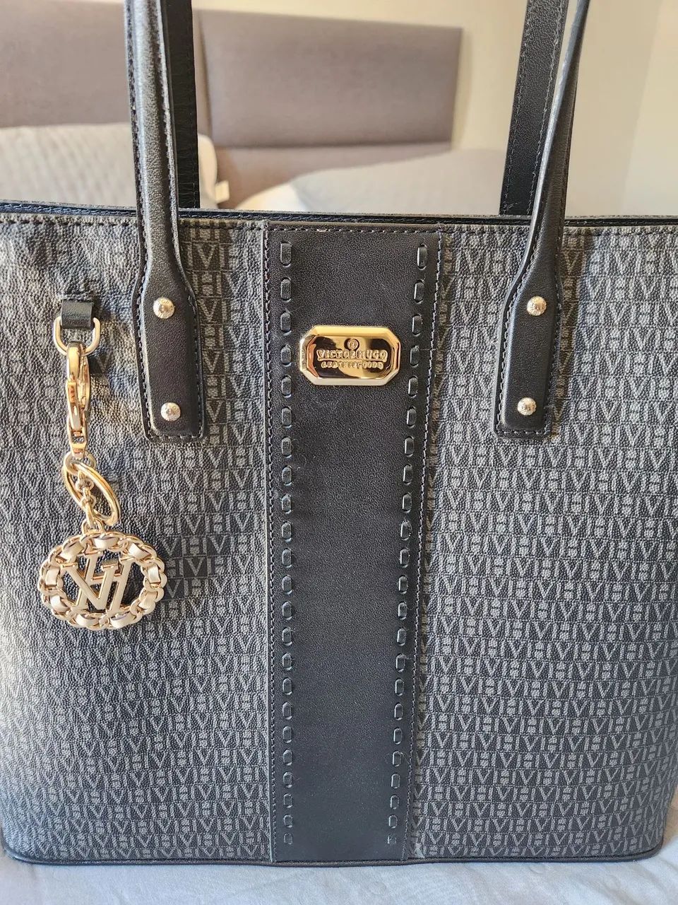 Bolsa Victor Hugo original como NOVA - Foto 2