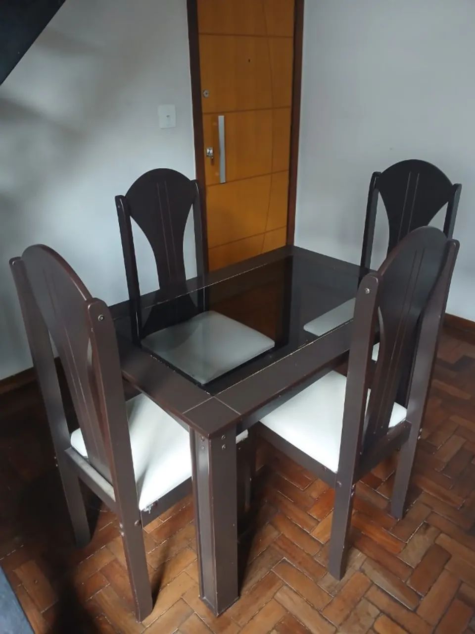 mesa de jantar com tampo em vidro - 04 cadeiras - Foto 2