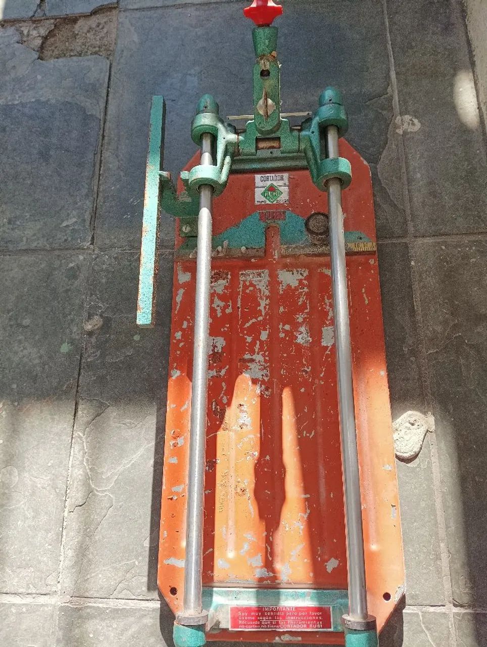 Vende-se máquina de corta piso