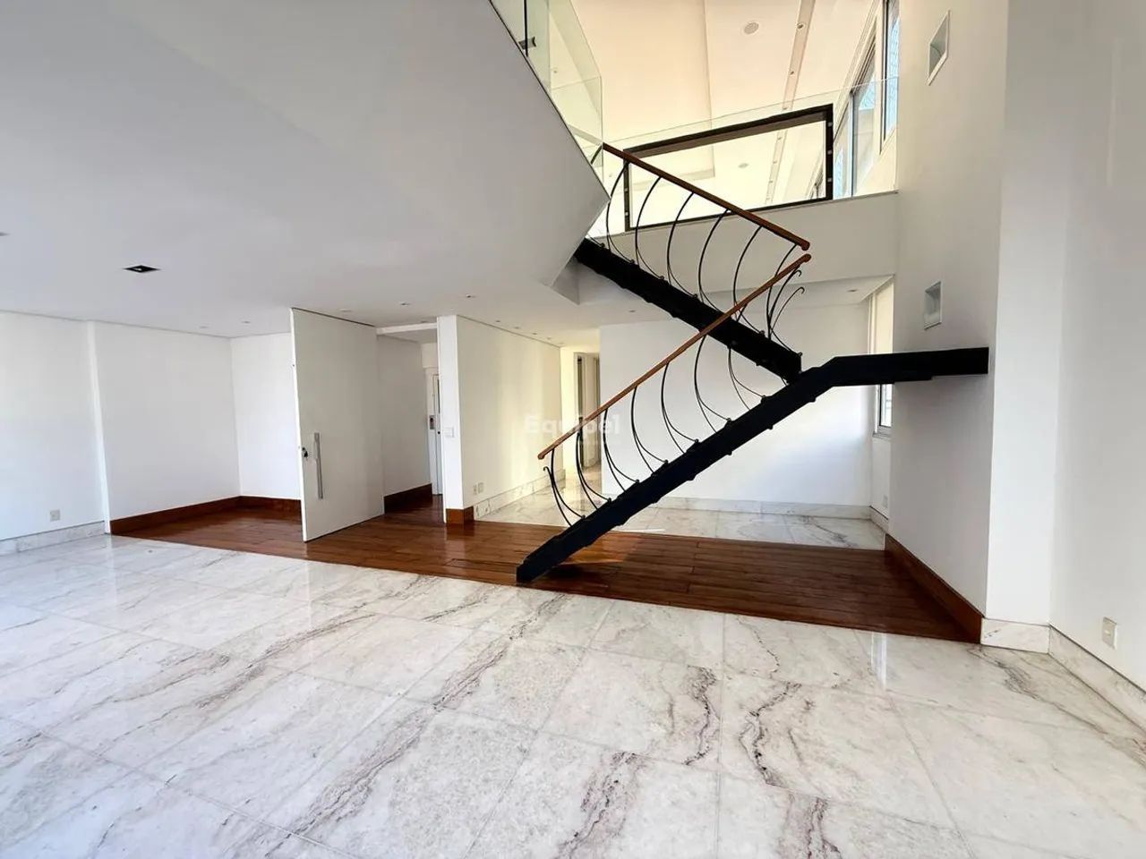 Cobertura Duplex de Alto Padrão na Savassi | 275m², 4 Quartos e Área de Lazer Privativa - Foto 5