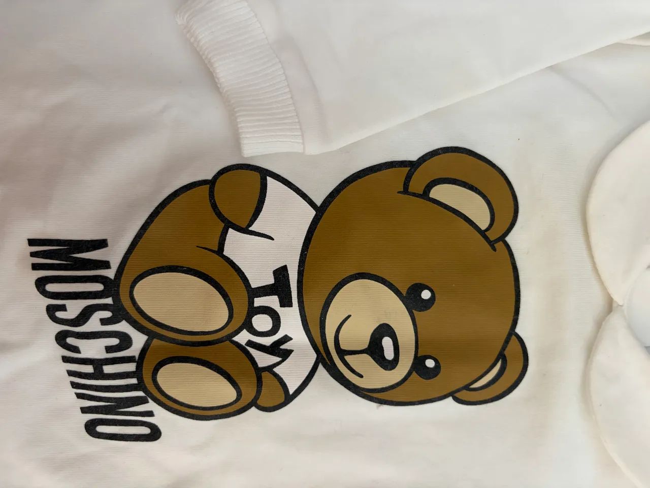macacão moschino kids branco 6 meses - Foto 3