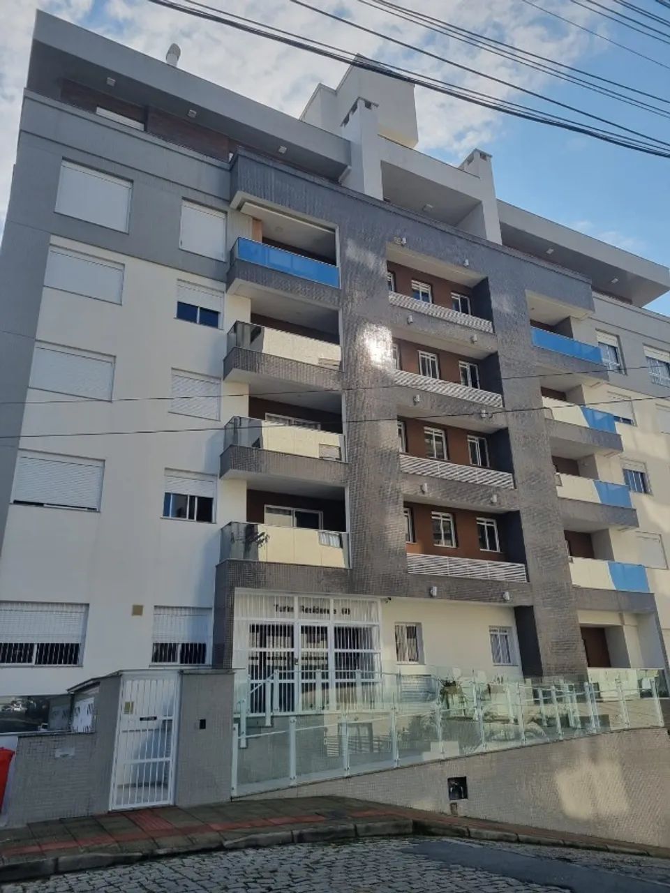 ALUGO APARTAMENTO NA TRINDADE - 2 DORMITÓRIOS COM SUITE + GARAGEM + HOBBOX