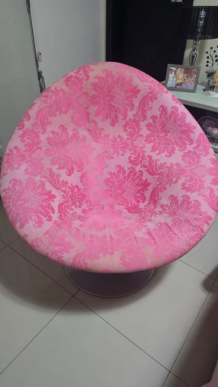Poltrona giratória em formato concha (Tulipa/Disco)