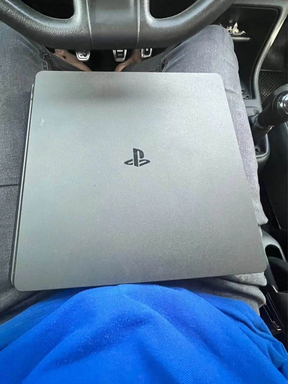 PS4 - NOVO - 1TERA DE MEMÓRIA MAIS 2 jogos 