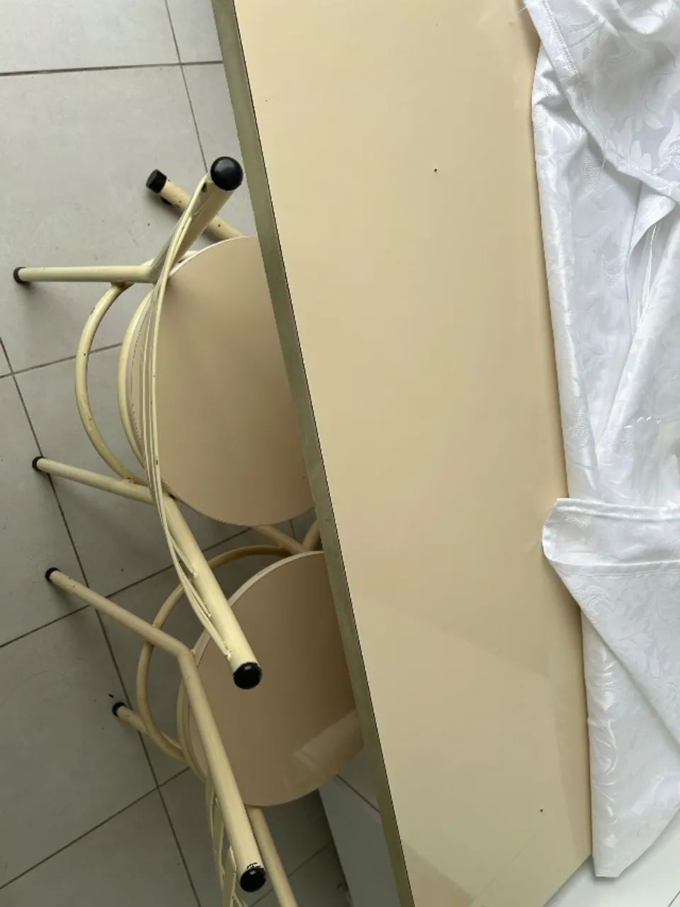 Mesa quadrada com 4 cadeiras 