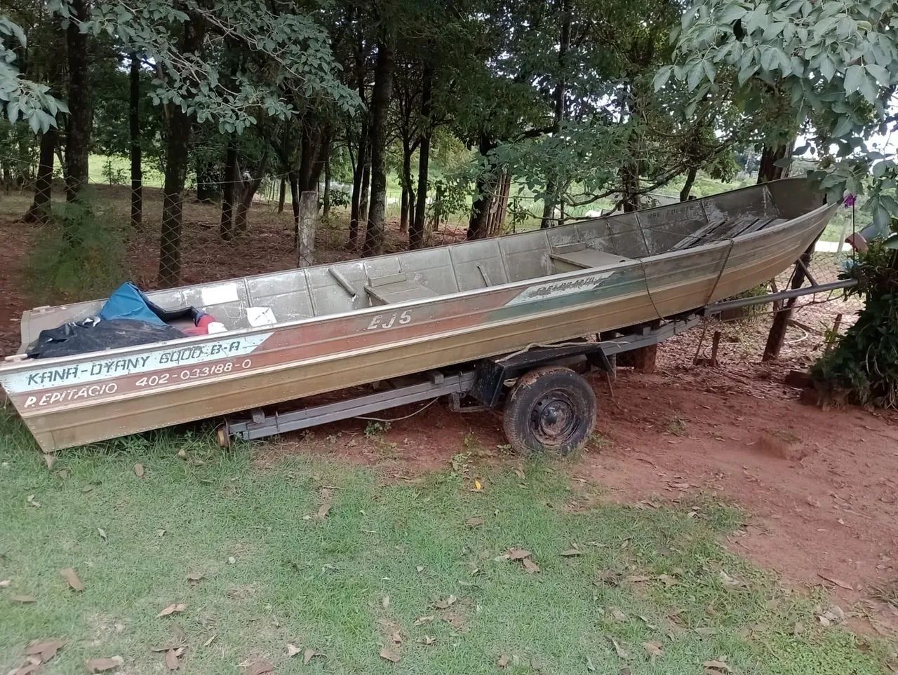 Vende-se Barco e motor 8HP - Foto 3