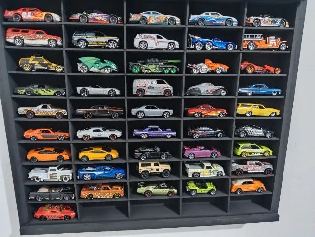 Expositor com 46 da hot Wheels 