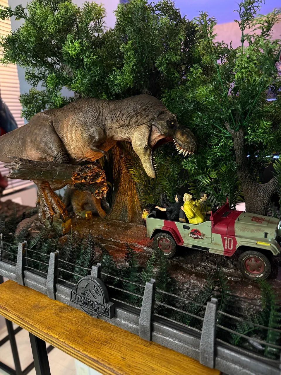 T Rex Chase 1/20 Iron Studios - Foto 4