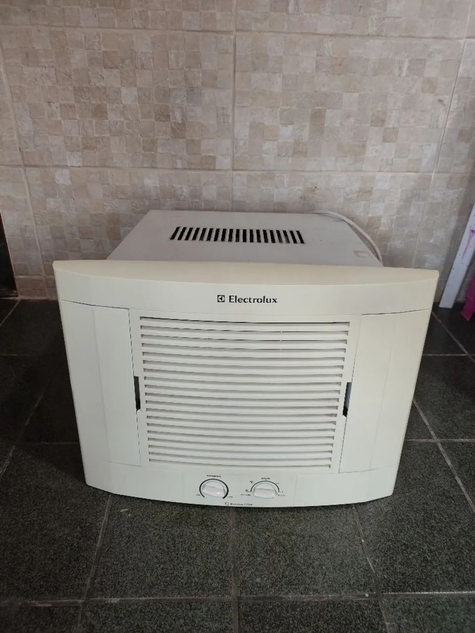 Ar-condicionado janela Eletrolux 7500 btus - Foto 2