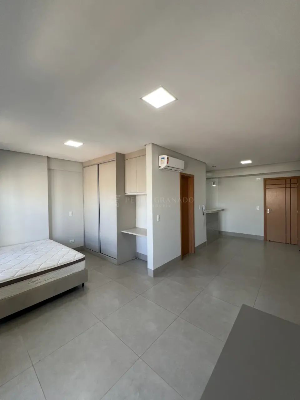 Apartamento Semimobiliado - Novo Centro