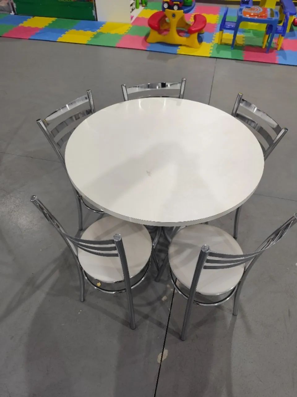 Mesa com cadeira
