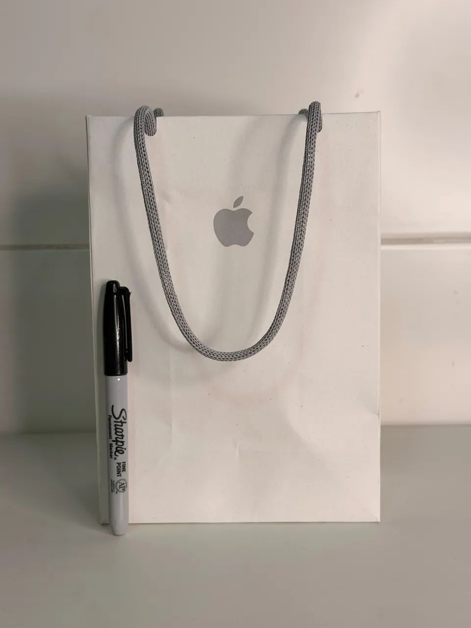 sacola de papel apple branca
