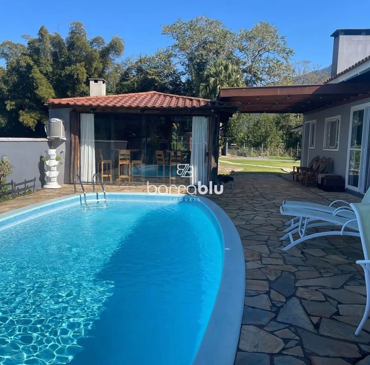Chácara - 3 quartos com piscina e área de lazer