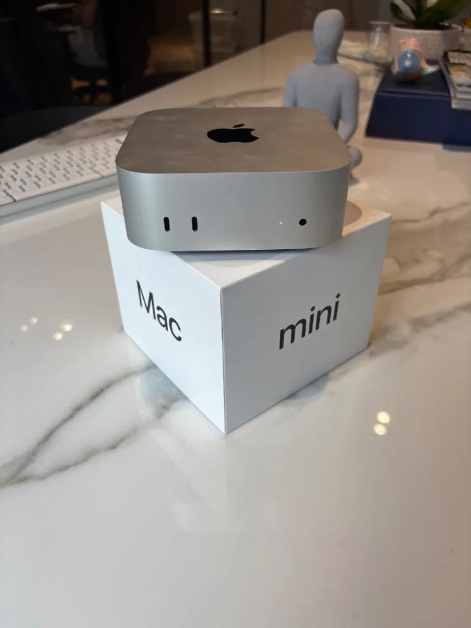 Apple Mac Mini M4 16GB/512GB SSD (2024) com Magic Mouse e Magic Keyboard