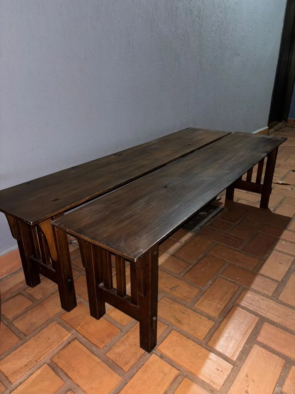 Mesa de madeira maciça 6 lugares com bancos - Foto 3