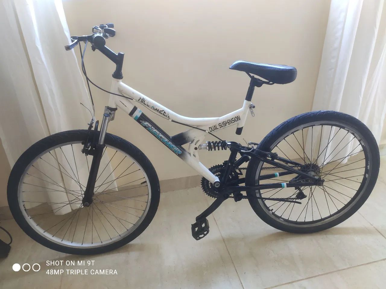 Bicicleta aro 26 com 2 suspensão 
