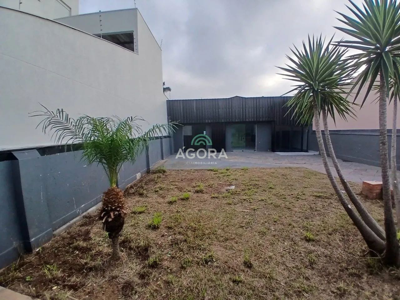 Casa Comercial com 120m² - OPORTUNIDADE - - Foto 4