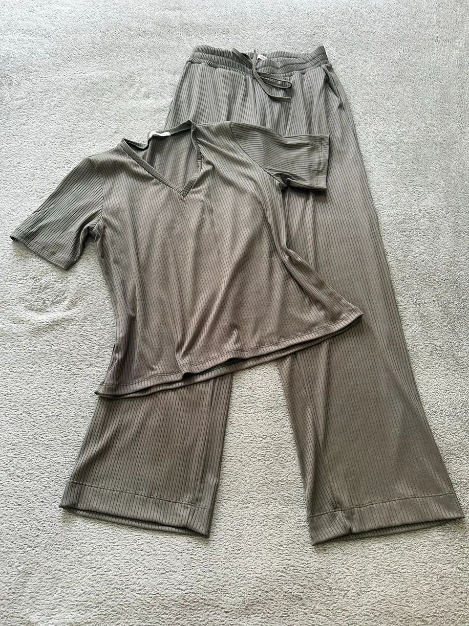 Conjunto sofisticado e confortável em malha canelada