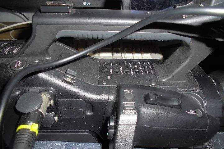 Filmadora Sony Nex EA50 Em ótimo estado (sem lente)  - Foto 4