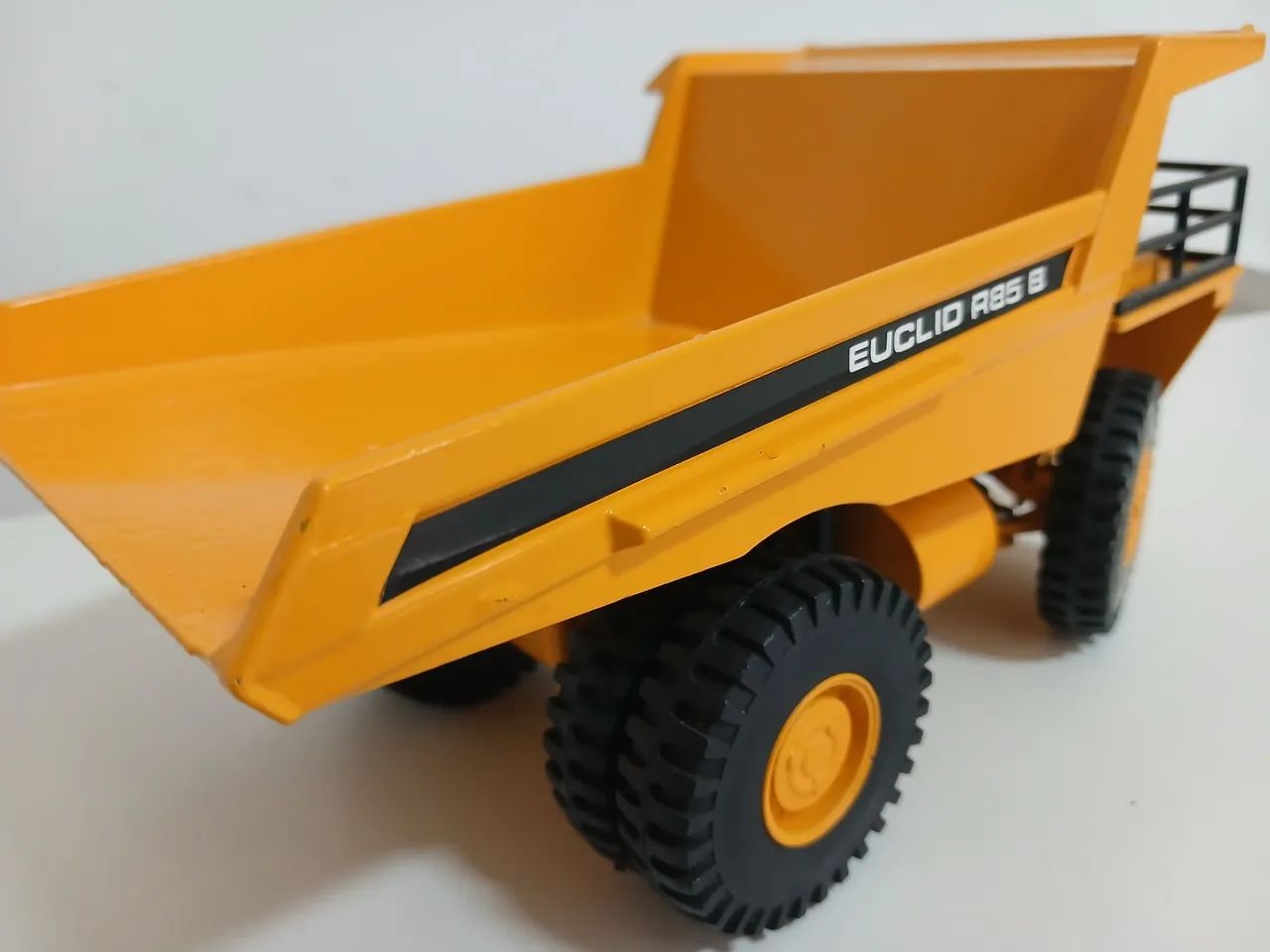 Caminhão Euclid R 85B JOAL 1:50 - Foto 3