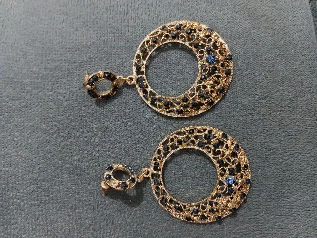 Brincos Dourado com Pedras