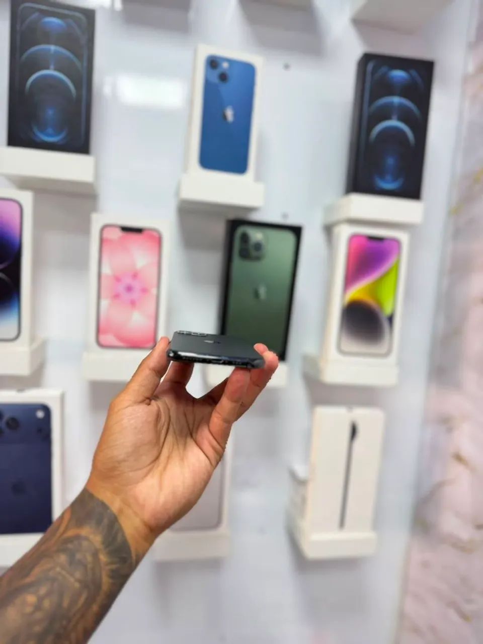 IPHONE 11 PRO 256GB<br>R$ 1.599<br>PROMOÇÃO - Foto 4