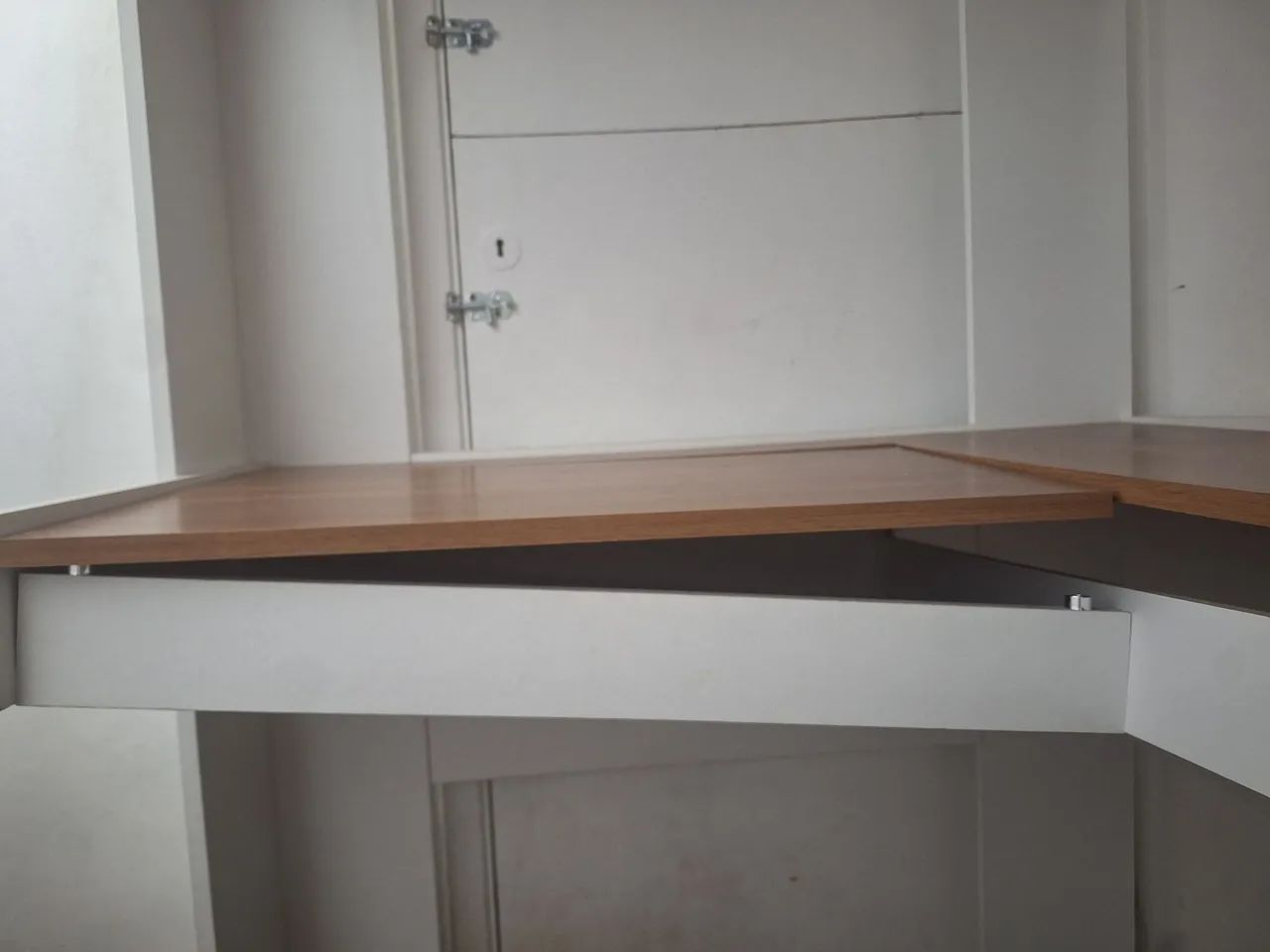 Cama solteira alta multifuncional com escrivaninha e estante - Foto 5