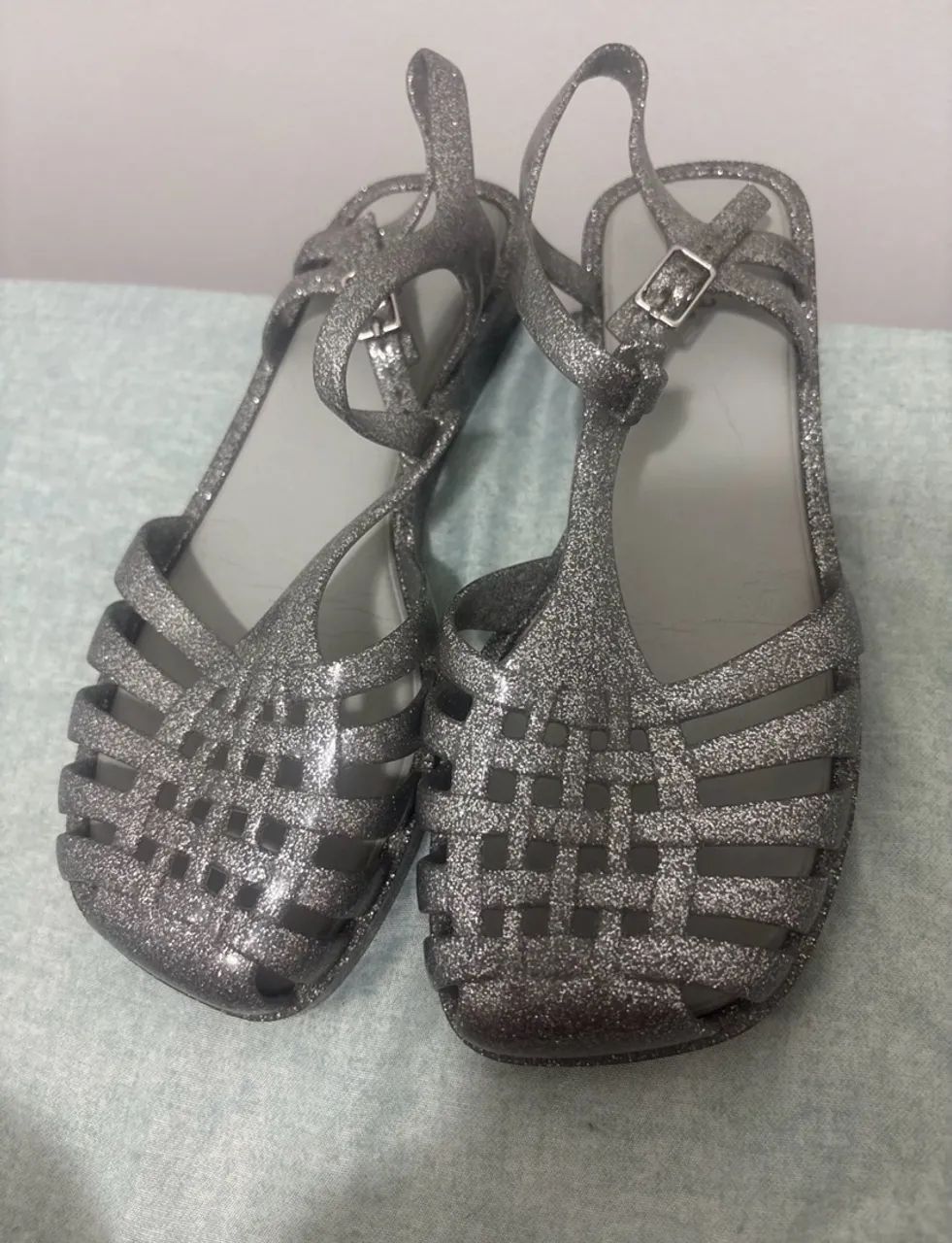 Sandália Melissa Aranha cinza glitter