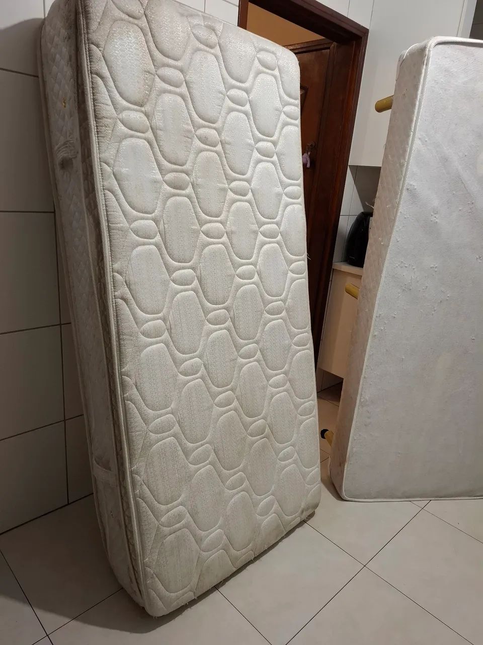 BAIXOU! - Cama com COLCHÃO DE MOLAS,  antiácaro R$180,00 - Foto 4