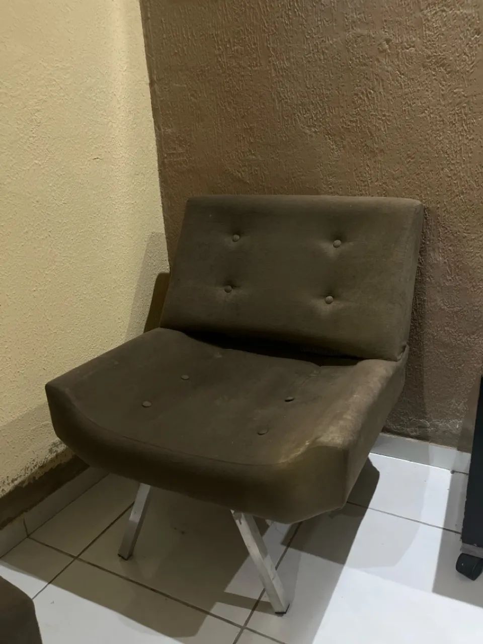 POLTRONA ESTOFADA DE SALA