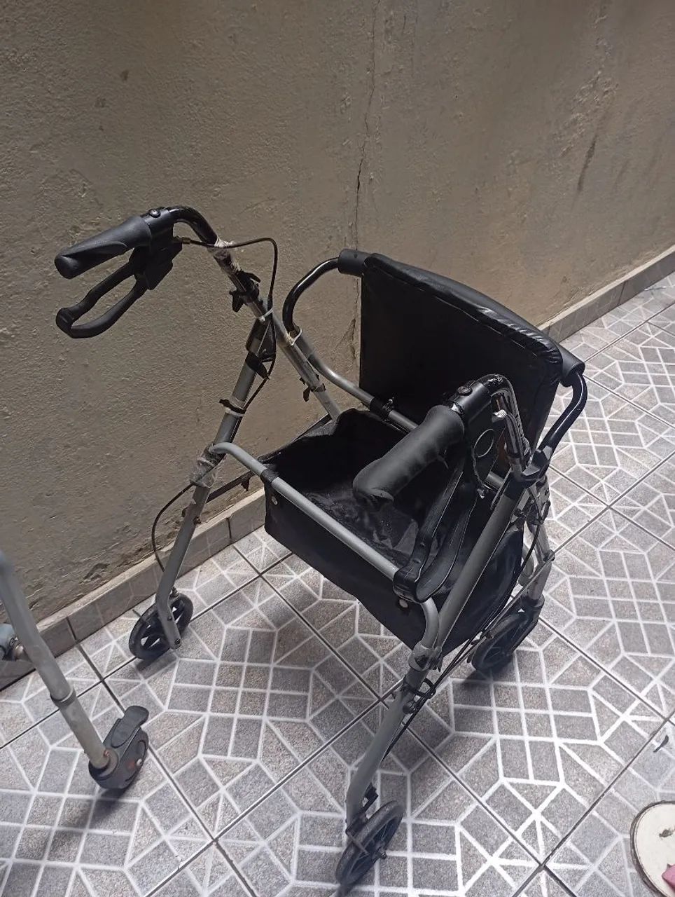 Cadeira de banho e andador