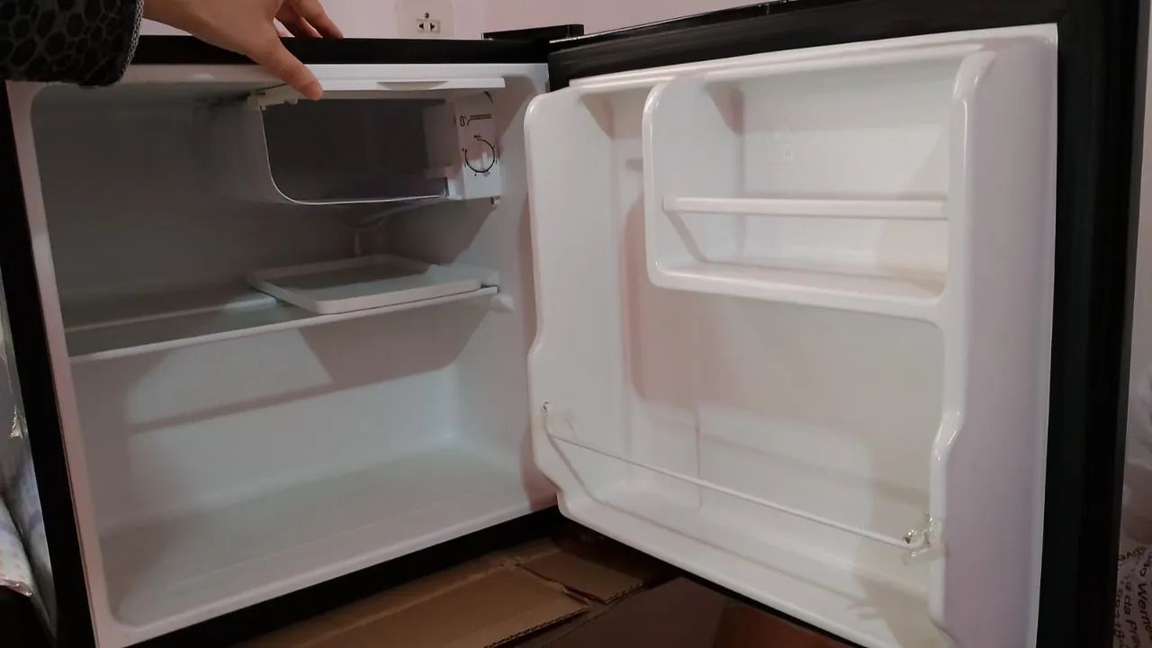 Frigobar Midea 4,5Lt Preto 