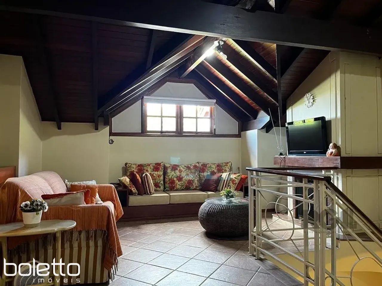 Cobertura duplex com 2 suítes e uma vaga para Comprar em Gramado.