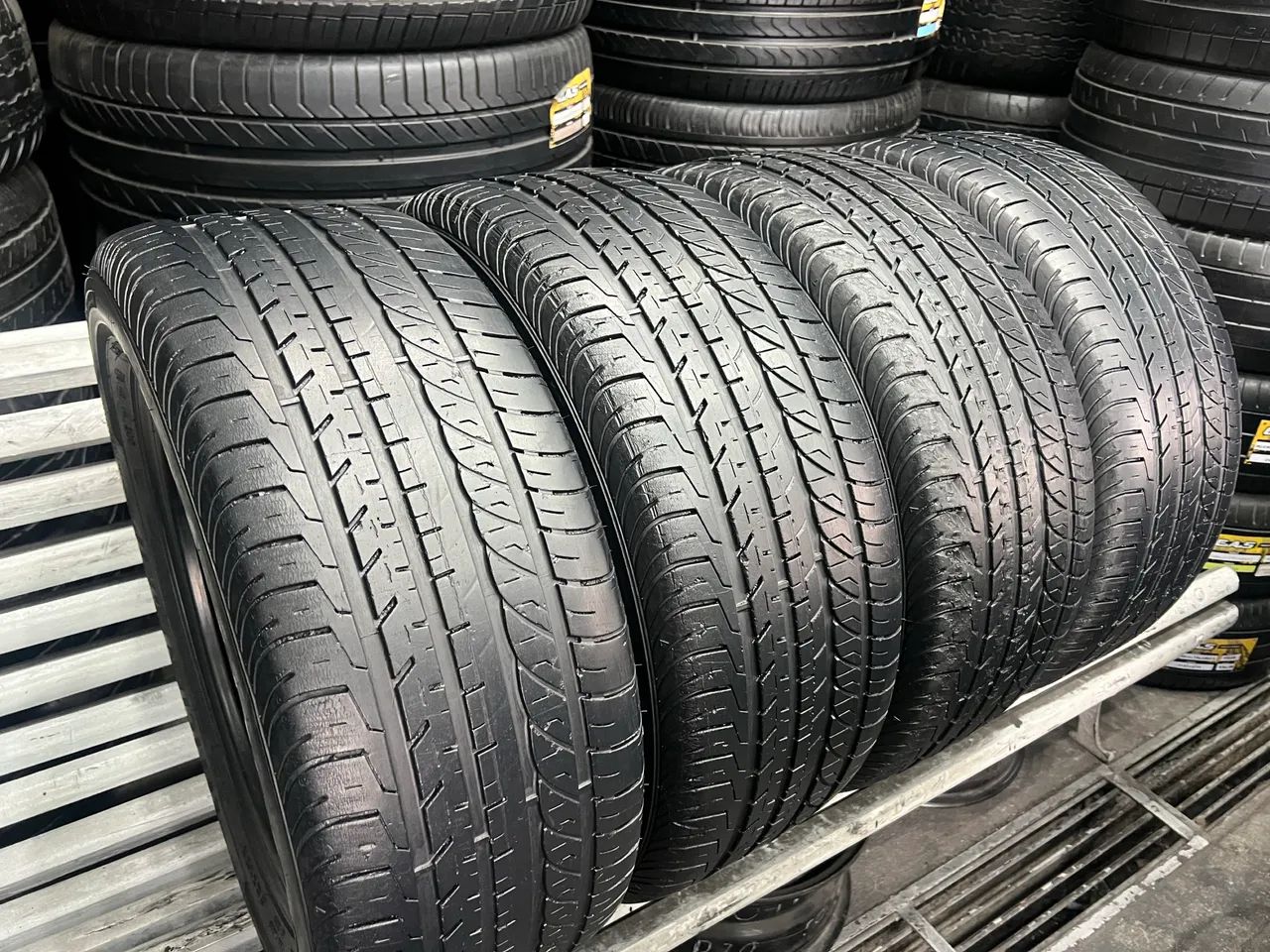 Jogo de Pneus 215/55/16 Goodyear EfficientGrip / Pneu 215/55R16 Goodyear  - Foto 5