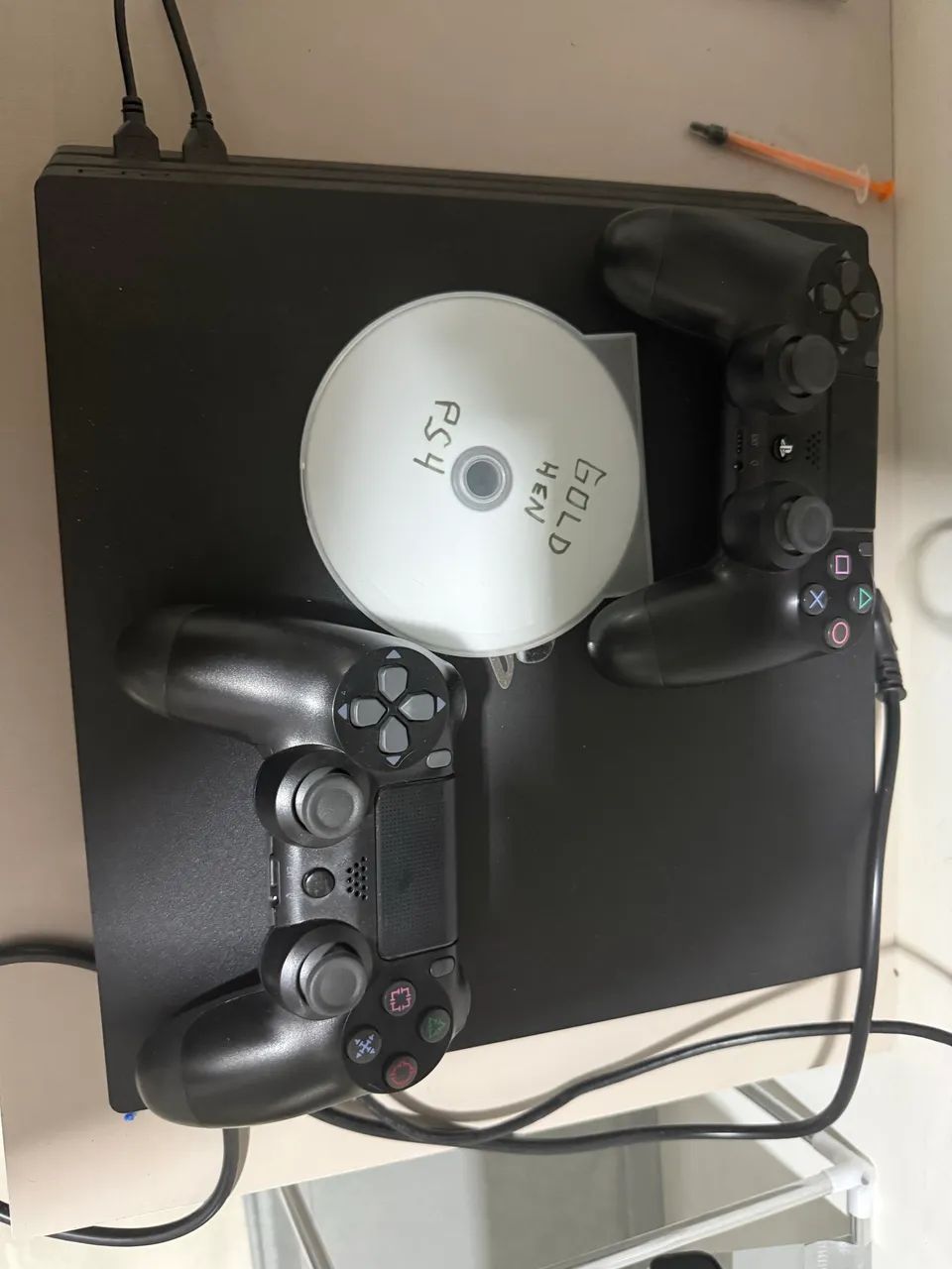 Ps4 pro desbloqueado + 3 controles