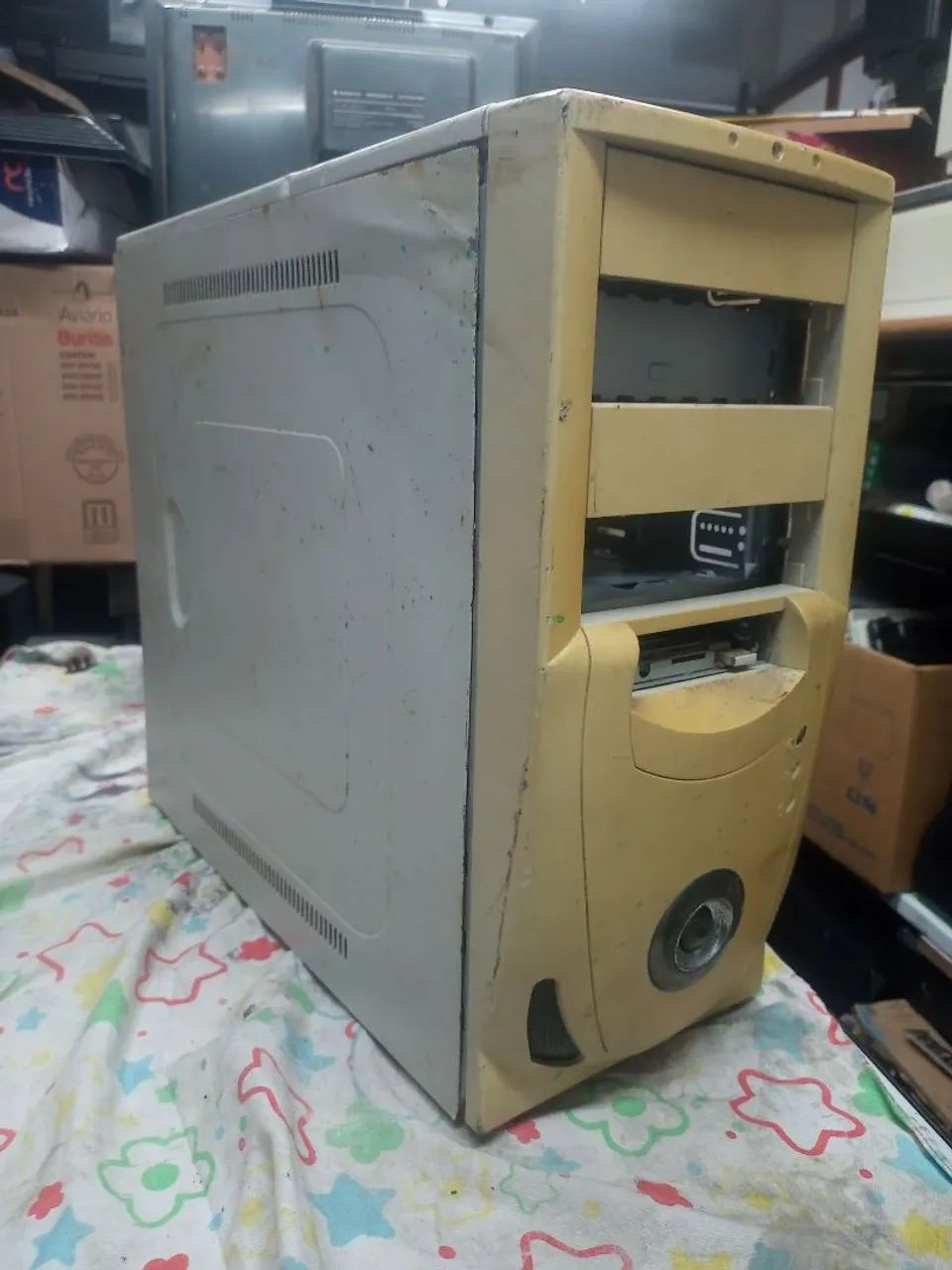 Gabinete de Pc antigo (leia o anúncio)