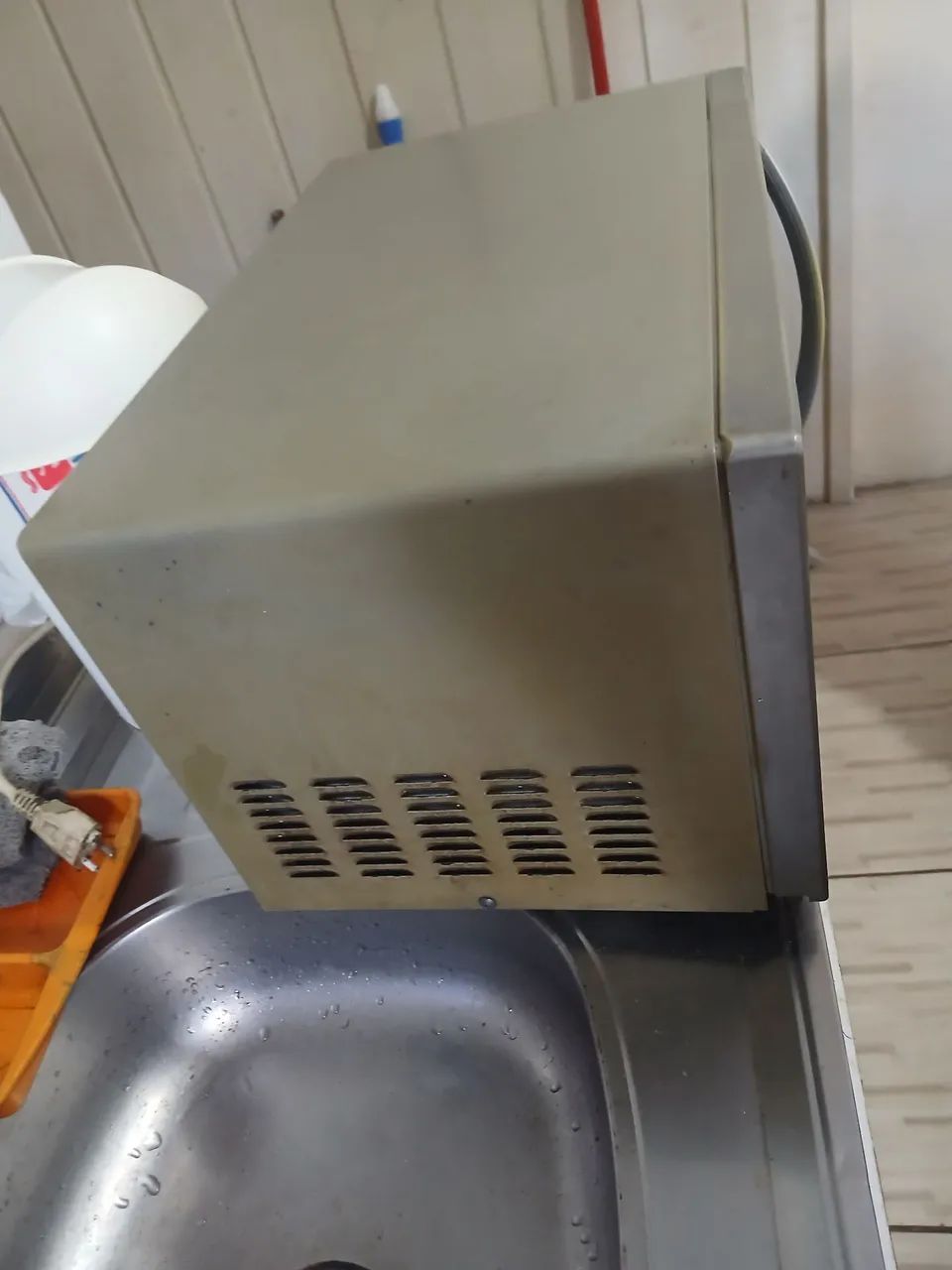 Micro-ondas funcionando 20L 100reais  - Foto 2