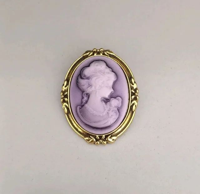 Broche de Camafeu Roxo Clássico (novo)
