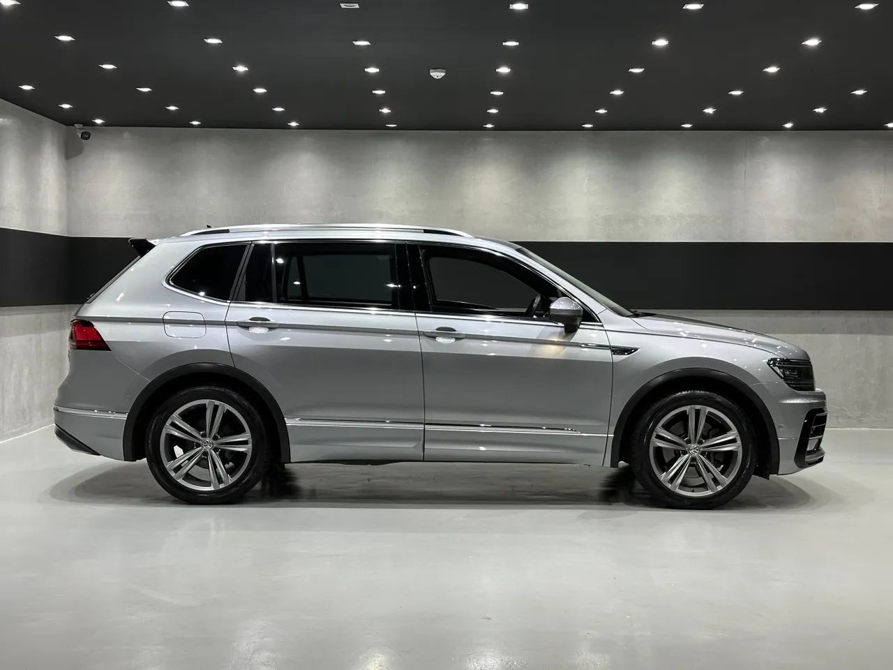 Volkswagen Tiguan Allspac R-Line 350 TSI 2.0 4x4, foto 18 de 18