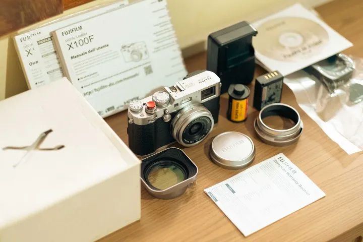 Fujifilm X-100f (silver) Completa Com 5.500 Clicks + Extras